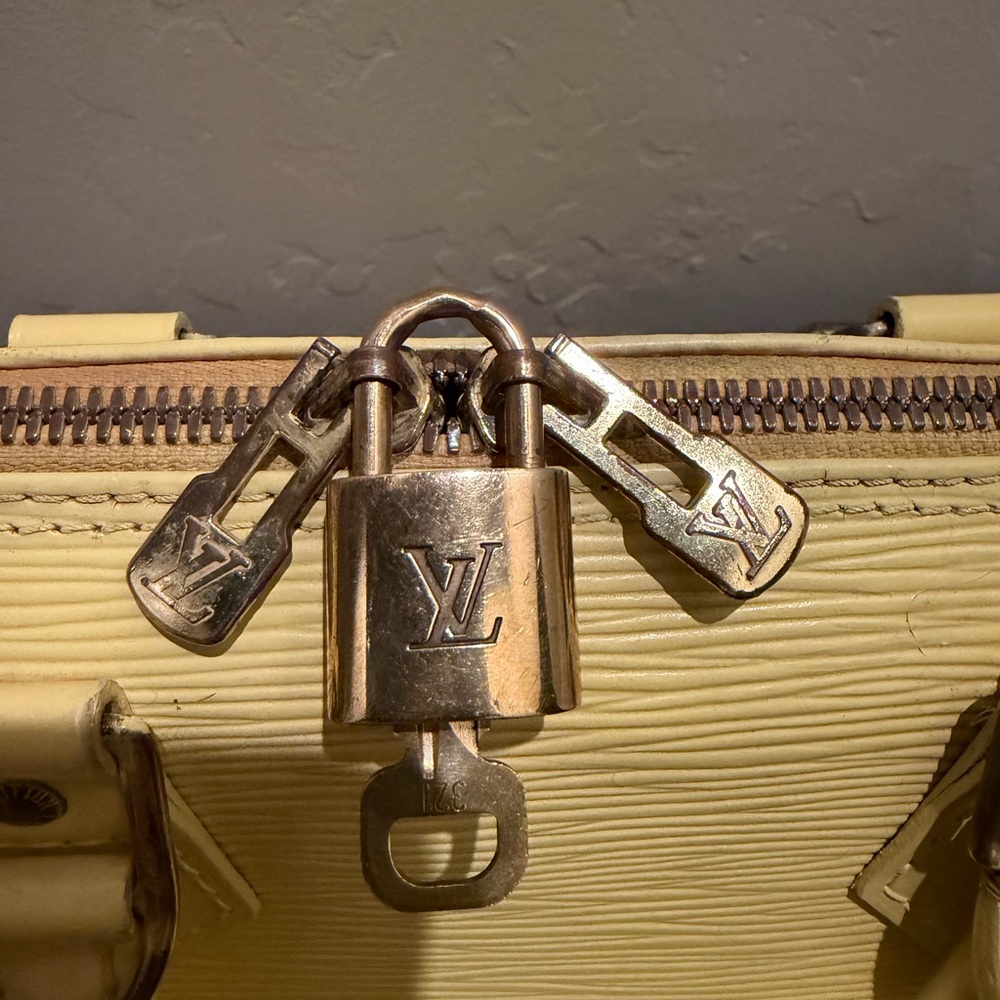 Louis Vuitton Alma with lock and key - Picture 5 of 13